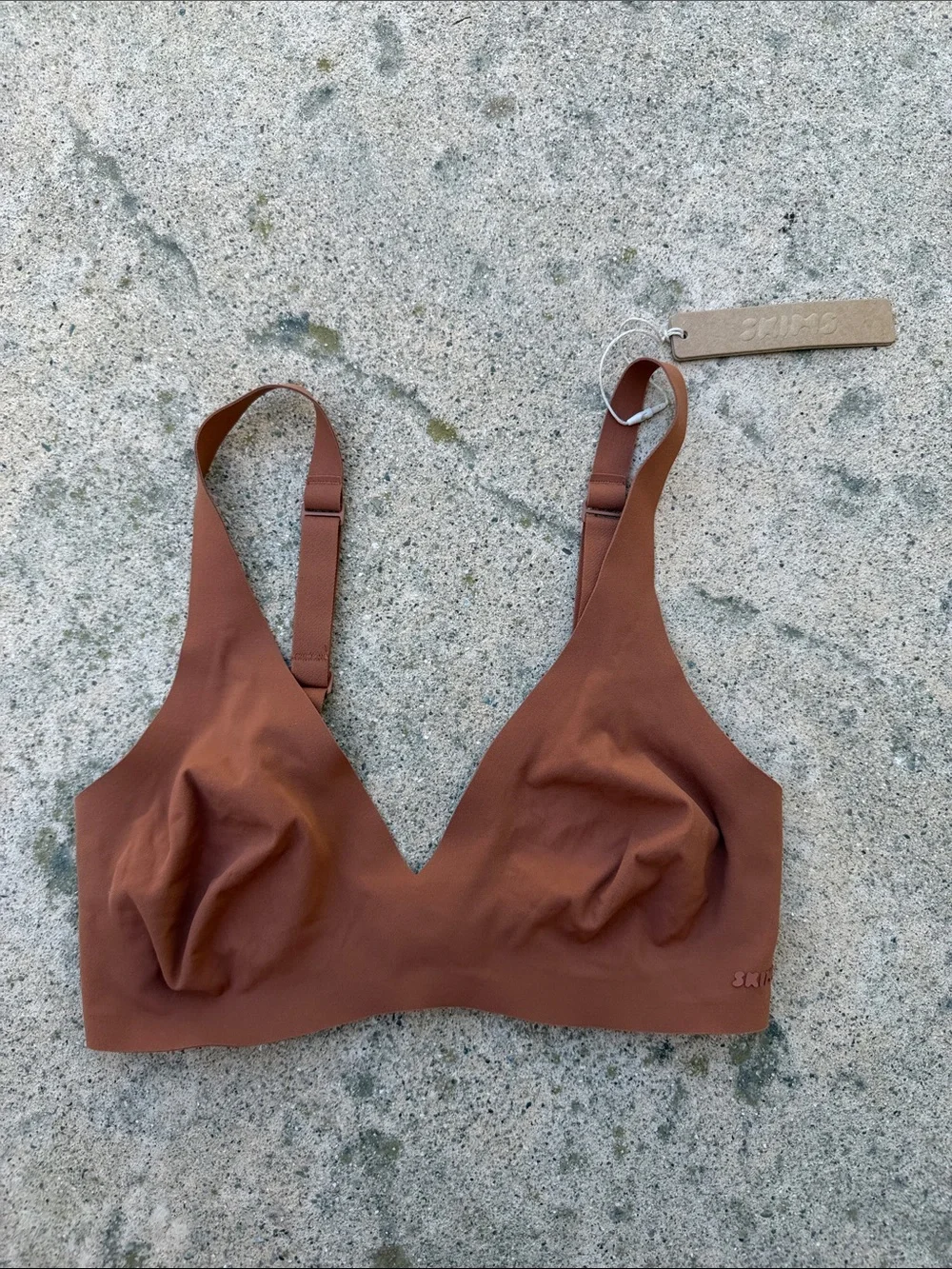 SKIMS Naked Plunge Bronze Bra Women's Size XXS NWT - Picture 2 of 7